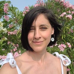 Meet your Posher, Claudia